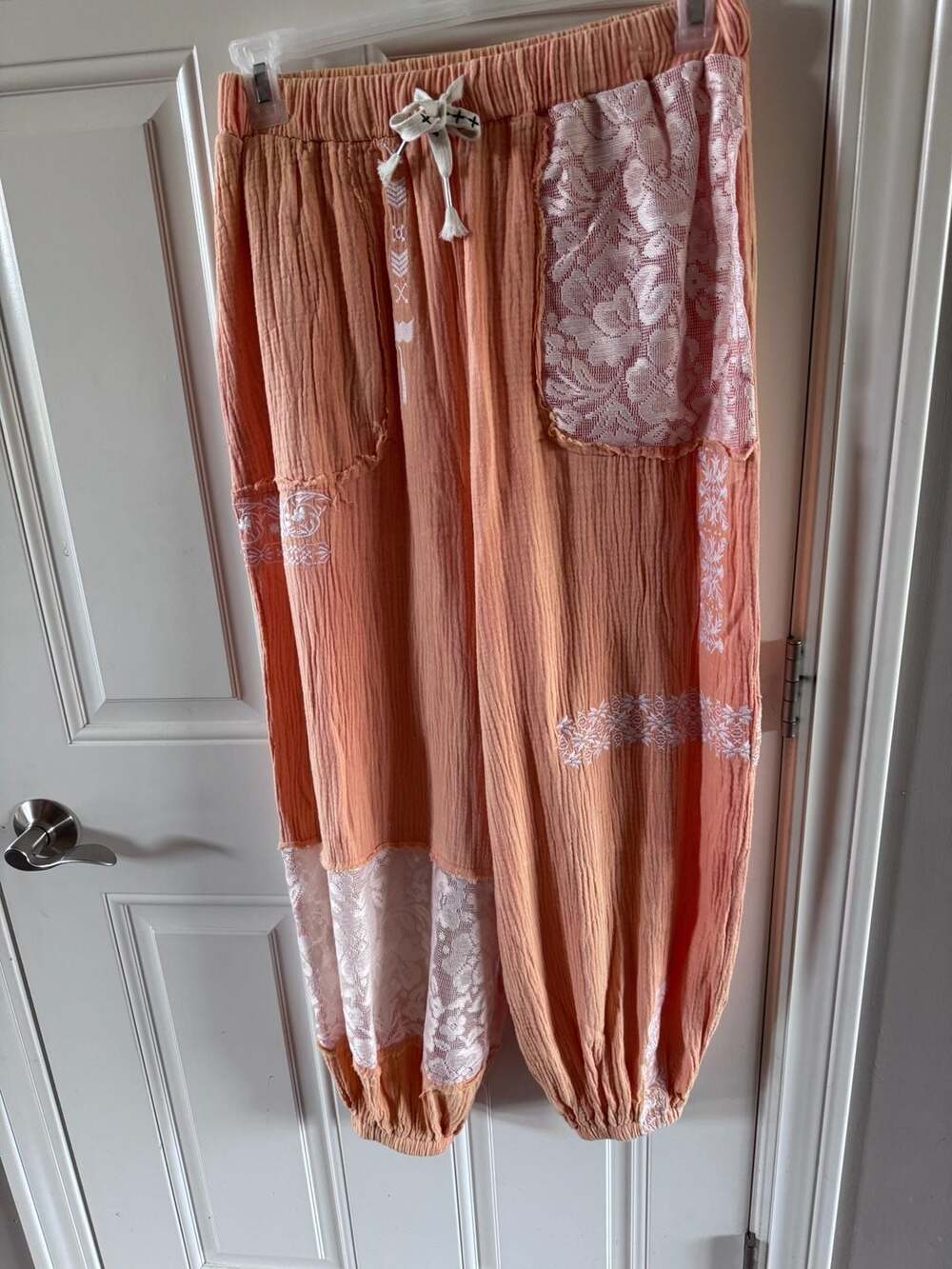 POL Peach Crinkle Gauze Lace Patchwork Harem Pants M NWOT